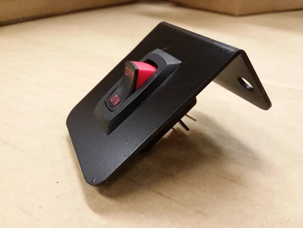 ON/OFF SWITCH WITH METAL MOUNTING BRACKET - 906 Engineering